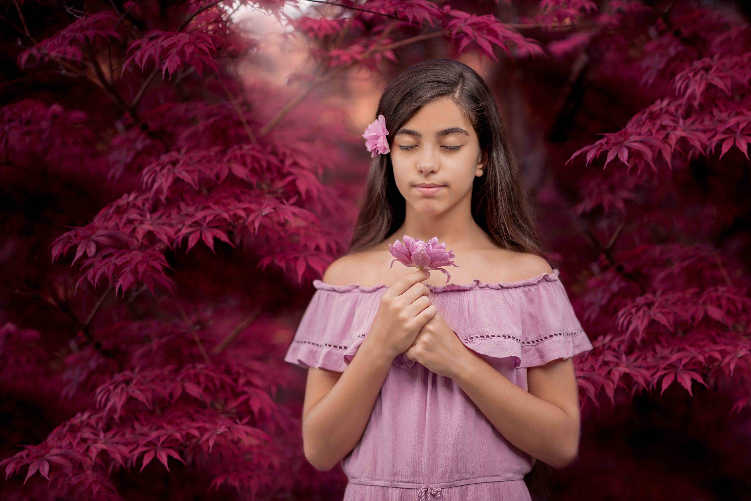 Ritratto ragazza magenta